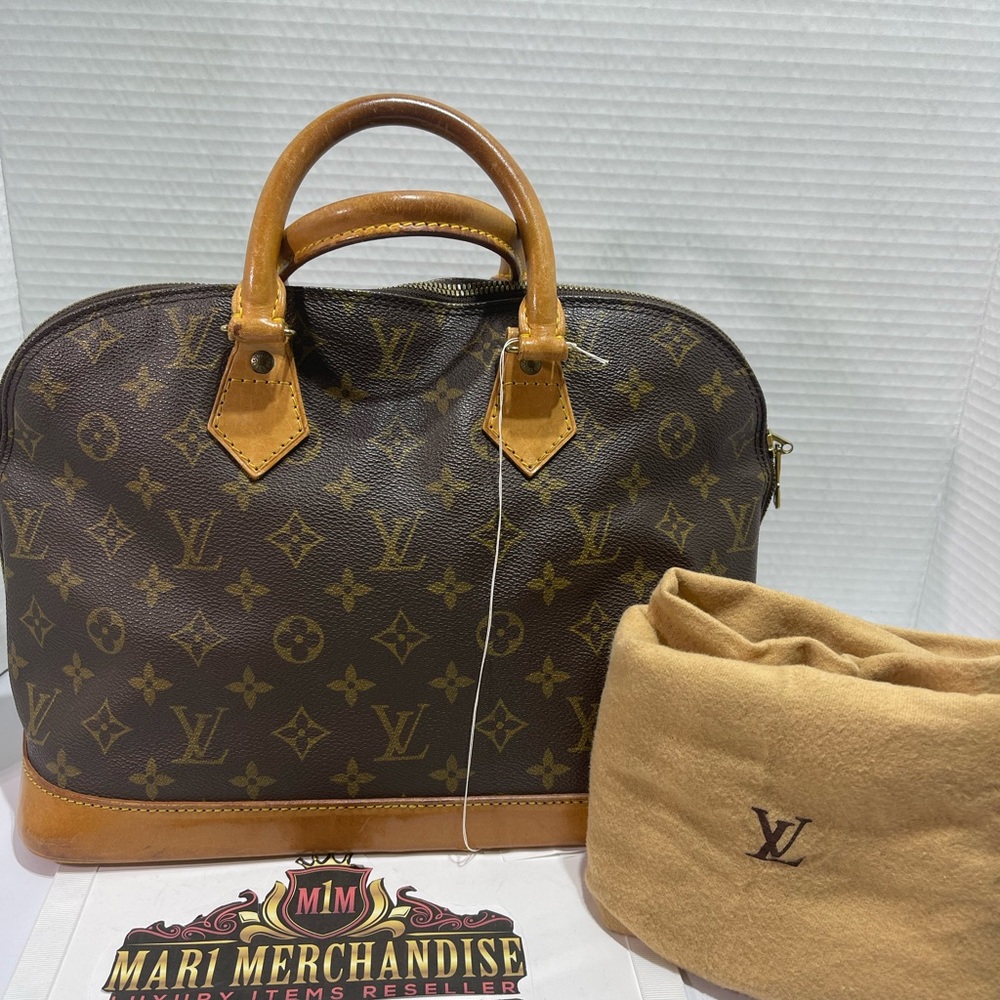 Louis Vuitton Alma no d ring in Monogram comes with dust bag, lock and key.